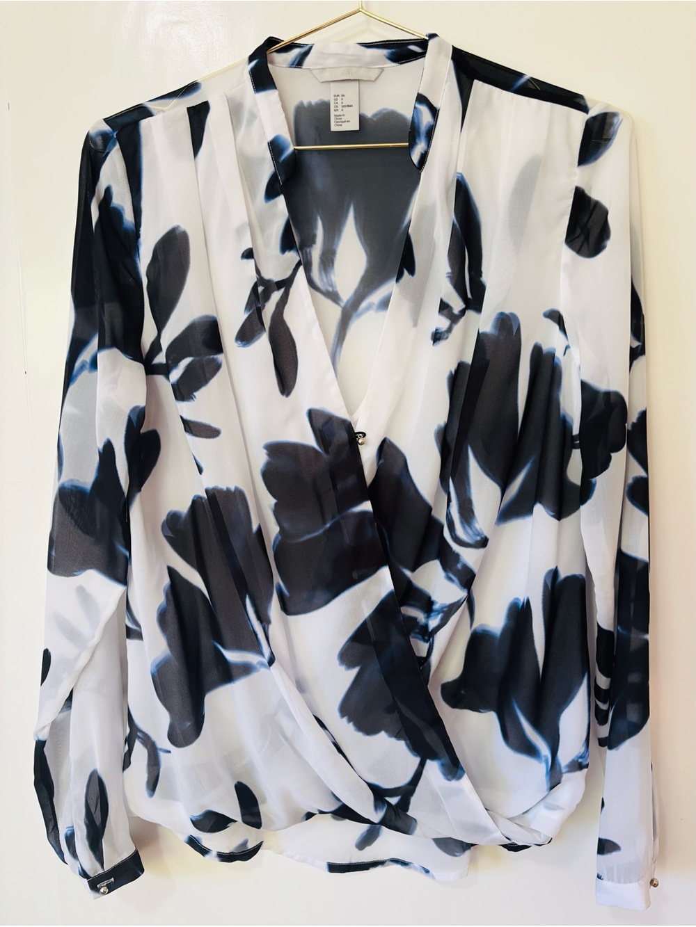 H&M| Elegant Black, Blue & White Floral Wrap Long Sleeve Flowy Drape Blouse Sz 6